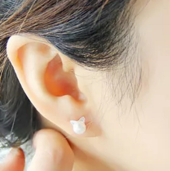 *Brand New* Faux Pearl Kitten Earrings* - Picture 3 of 3